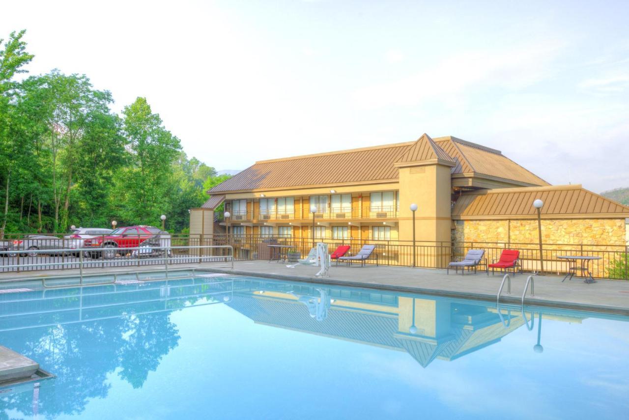 Clarion Pointe Downtown Gatlinburg Hotell Exteriör bild