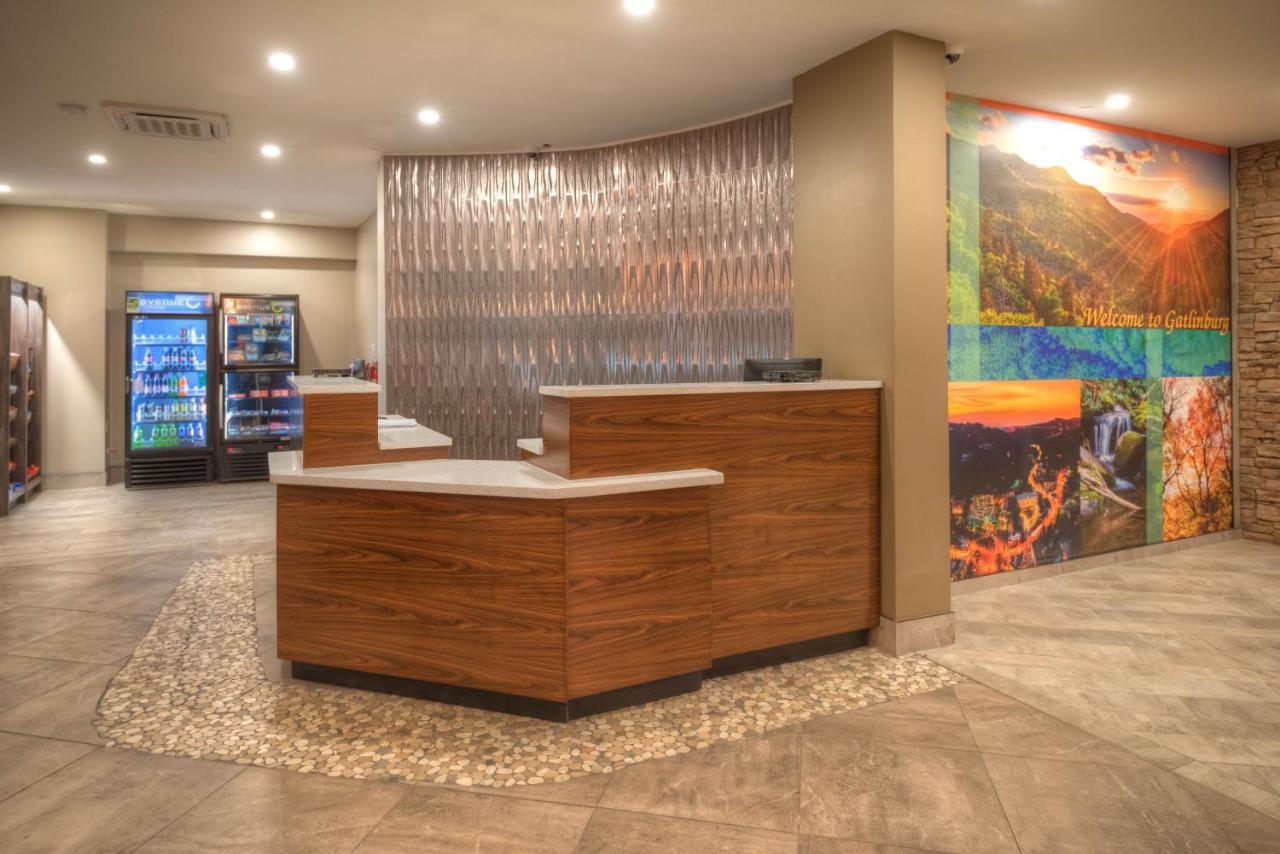 Clarion Pointe Downtown Gatlinburg Hotell Exteriör bild