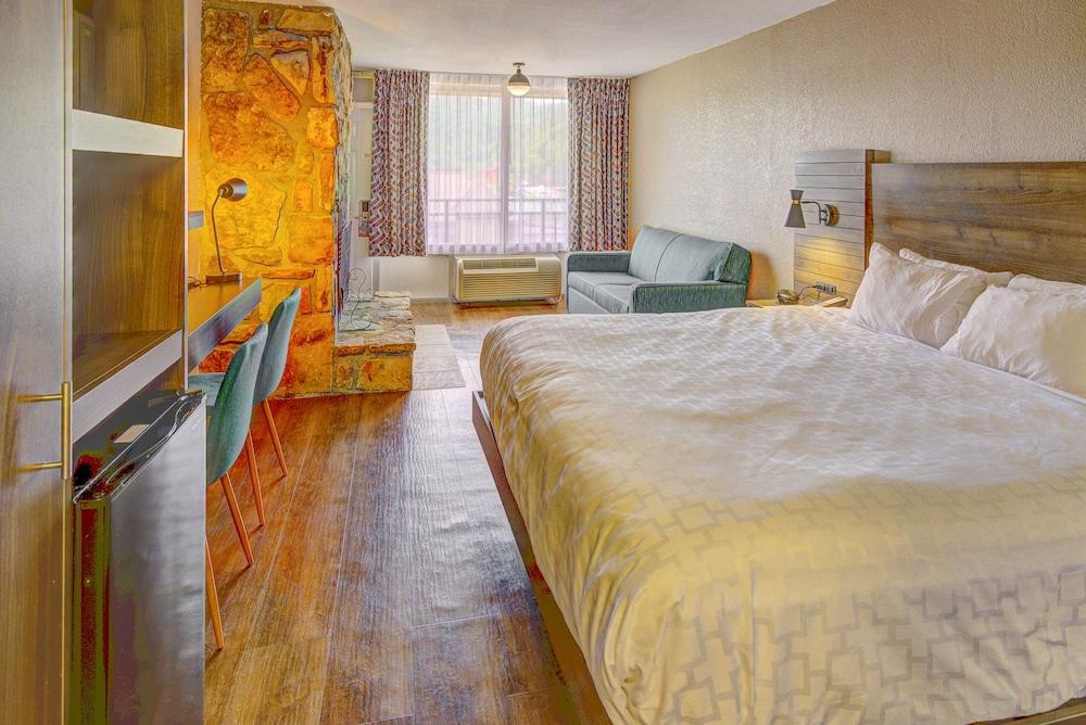 Clarion Pointe Downtown Gatlinburg Hotell Exteriör bild