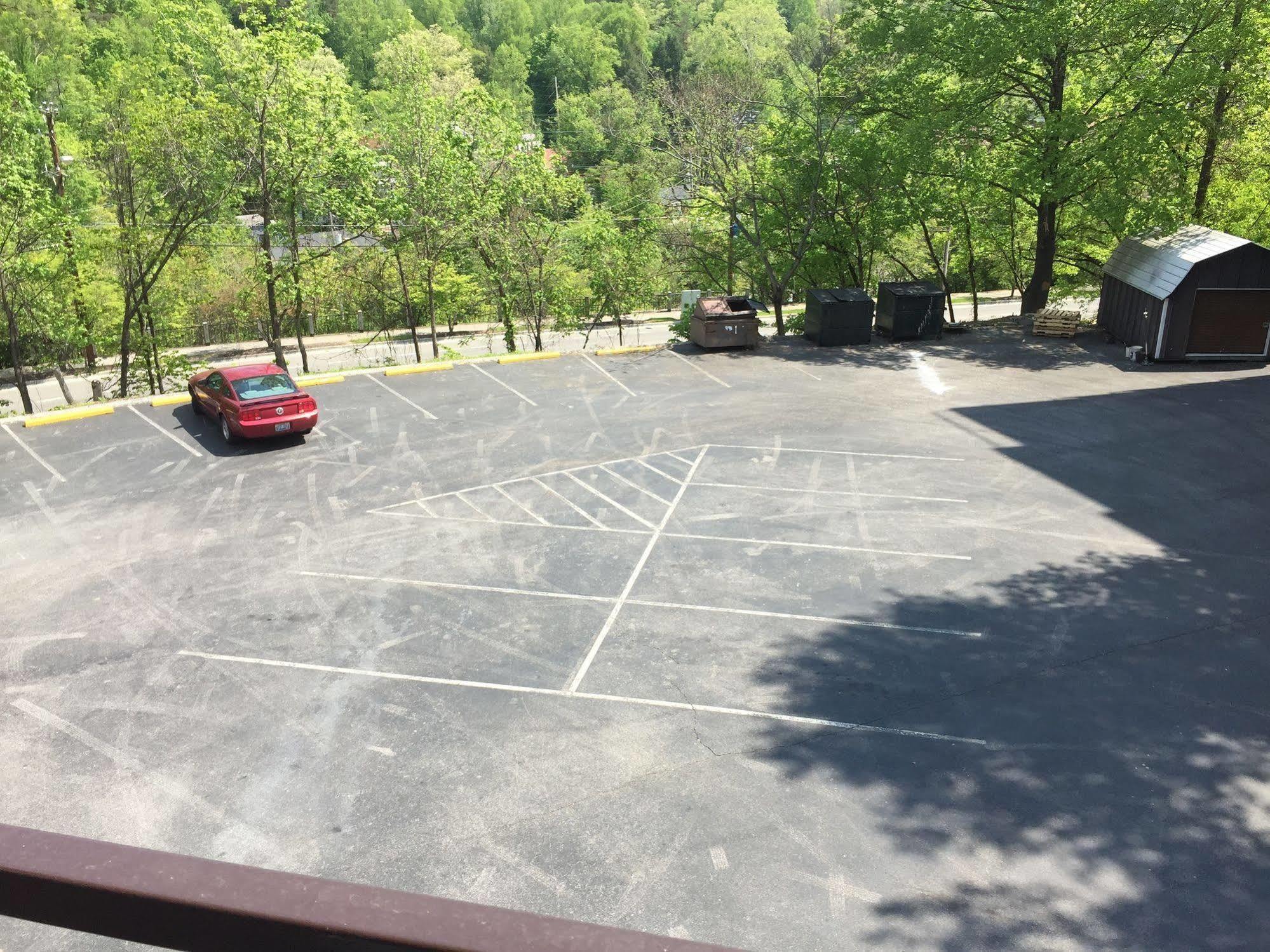 Clarion Pointe Downtown Gatlinburg Hotell Exteriör bild