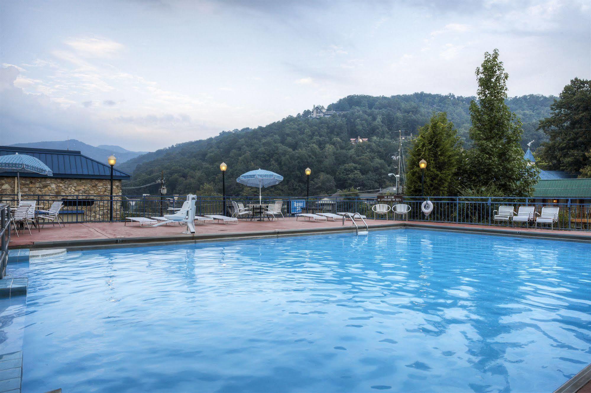 Clarion Pointe Downtown Gatlinburg Hotell Exteriör bild