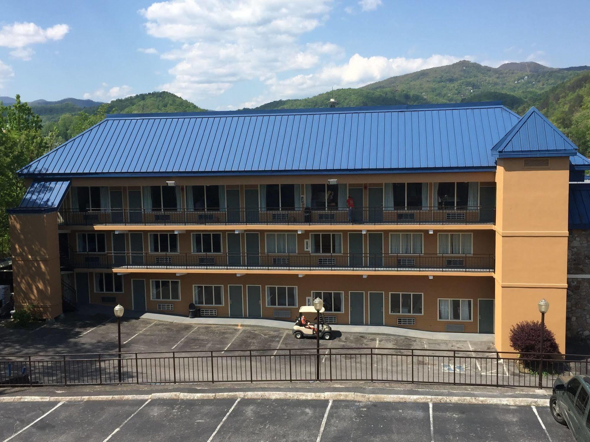 Clarion Pointe Downtown Gatlinburg Hotell Exteriör bild